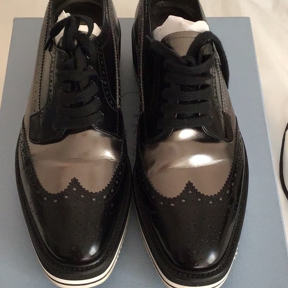 Authentic Prada women’s Oxford sneaker - Picture 1 of 13